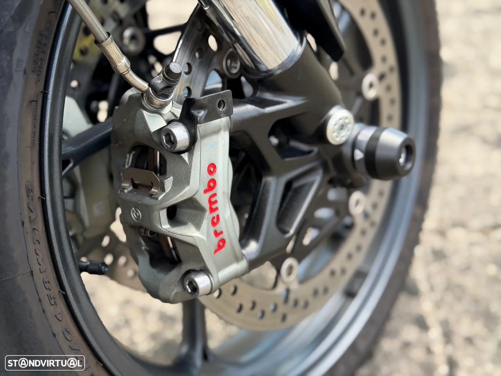 Triumph Street Triple 765 RS - 15