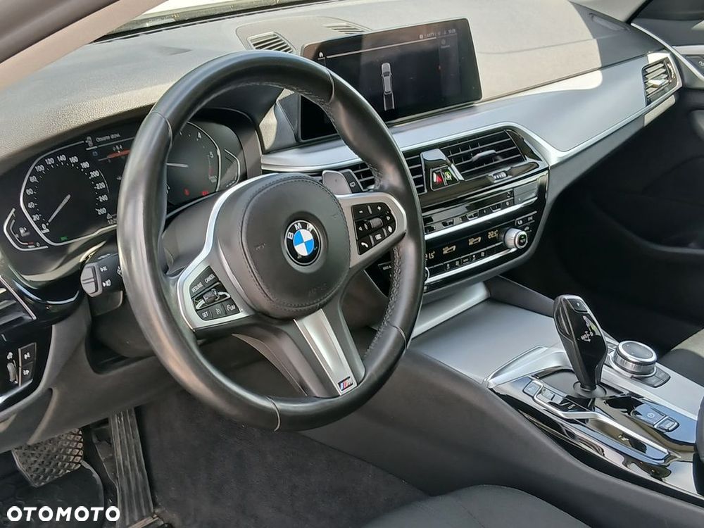 BMW Seria 5 518d - 17