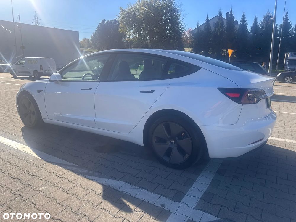 Tesla Model 3 - 3