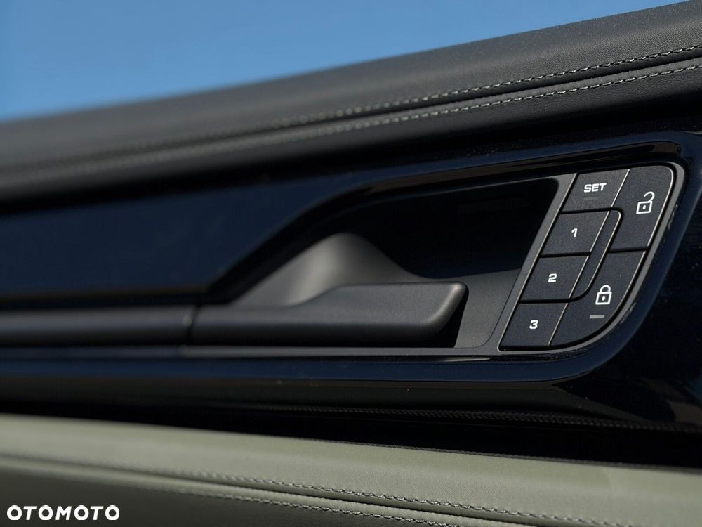 Porsche Panamera - 26