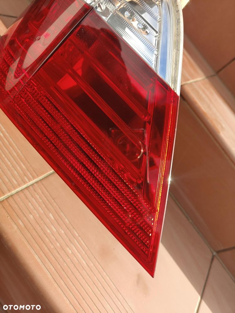 BMW E61 Lift Lci 5 kombi Lampa Tylna W Błotnik Prawa Polift Igła - 8