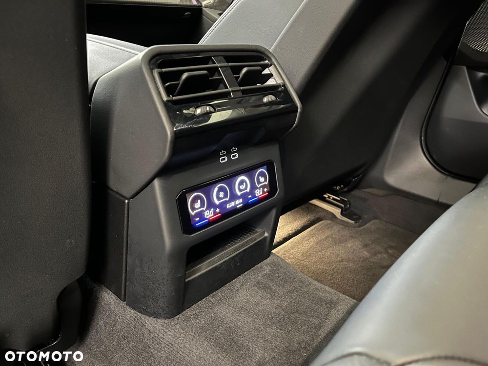 BMW Seria 5 520d xDrive mHEV M Sport - 32