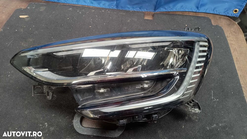 far stanga renault megane 4 facelift - 1