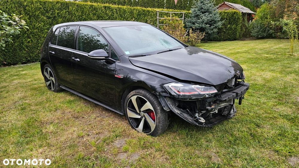 Volkswagen Golf VIII 2.0 TSI GTI DSG - 2