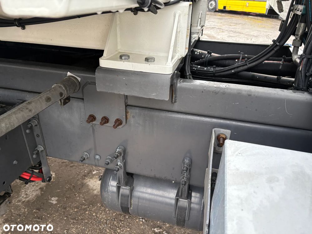 Volvo FM 330 EEV 6x2 / śmieciarka / 3 komory - 21