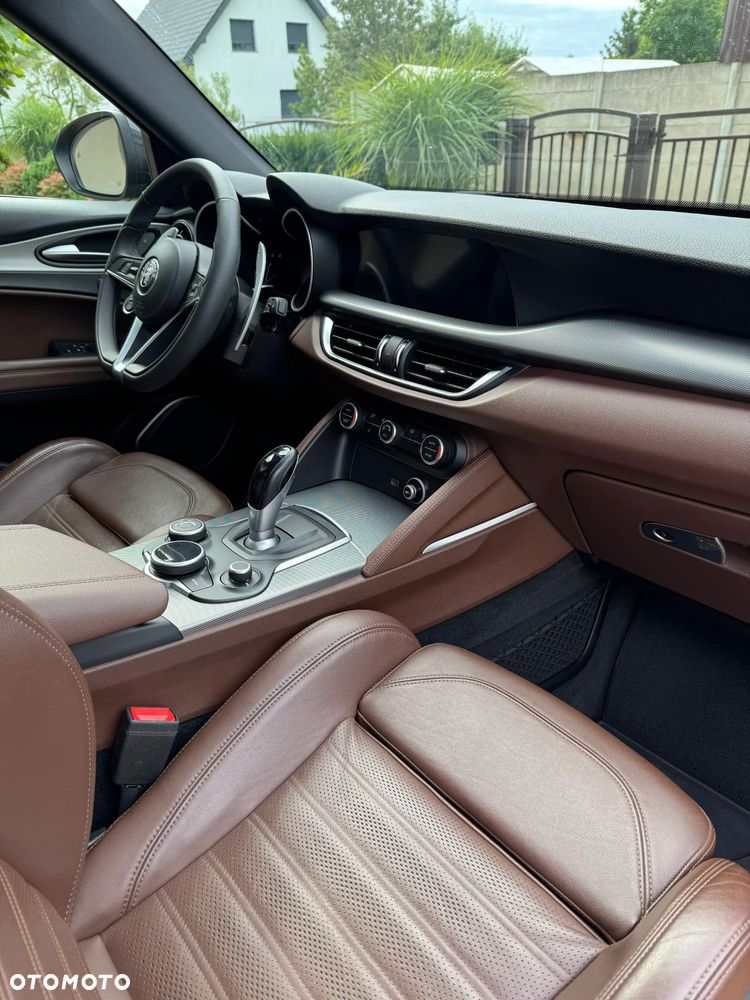 Alfa Romeo Stelvio 2.0 Turbo Veloce Q4 - 12