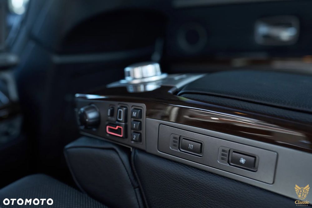 BMW Seria 7 750i L - 12