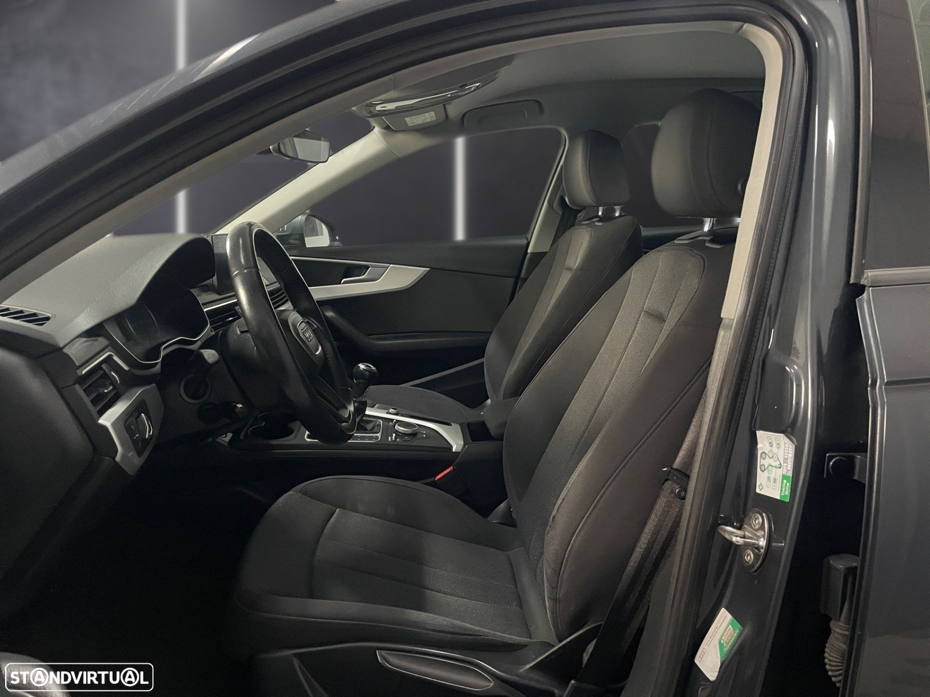 Audi A4 Avant 2.0 TDI Advance - 24
