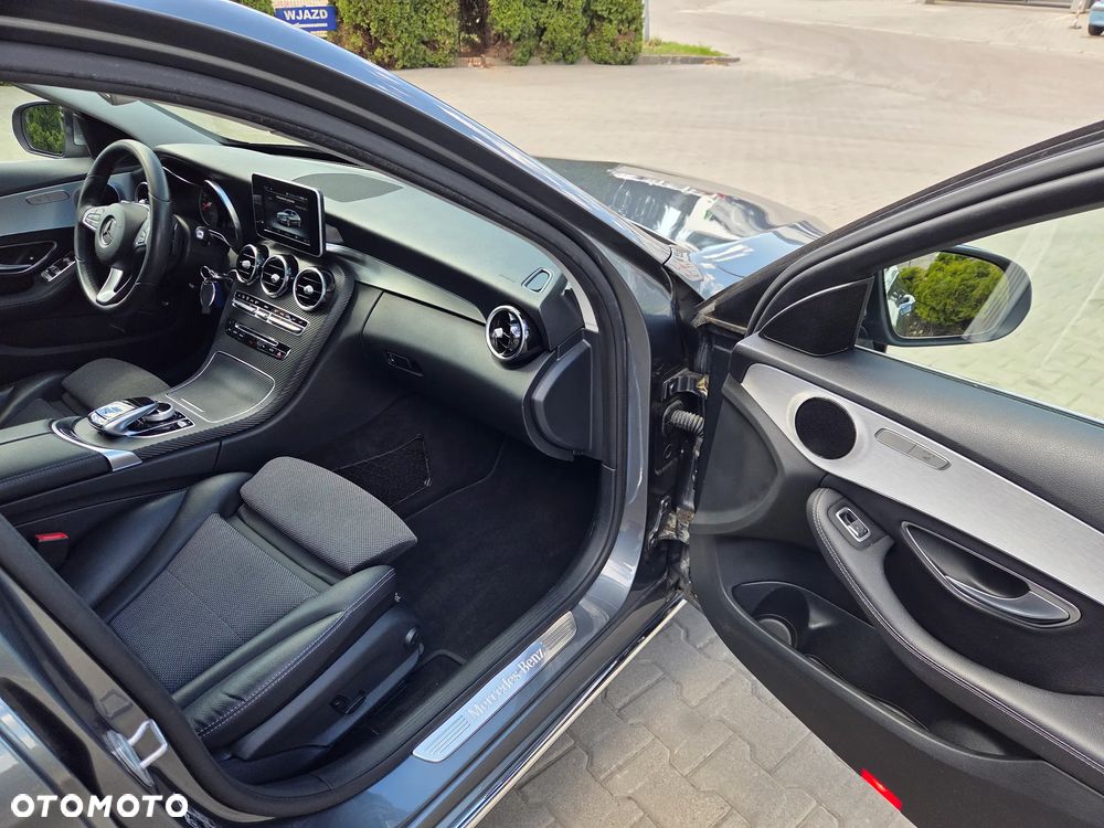 Mercedes-Benz Klasa C 180 9G-TRONIC Edition - 16