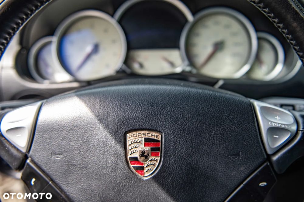 Porsche Cayenne Turbo - 19