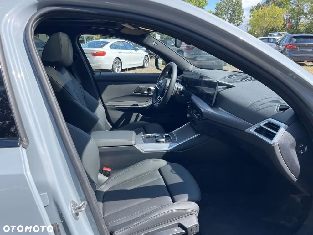 BMW Seria 3 318i M Sport - 13
