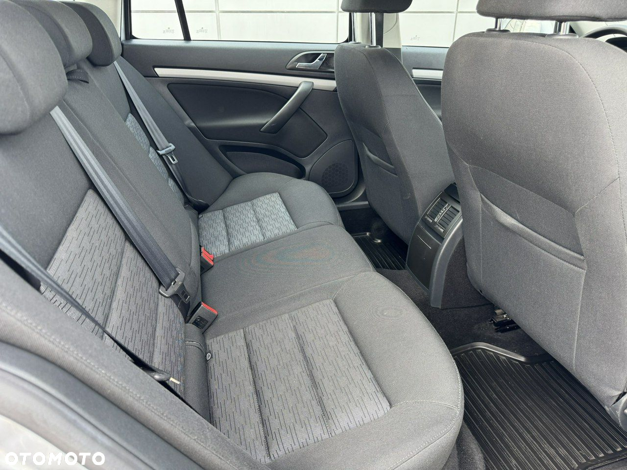 Skoda Octavia 1.6 Ambition - 17