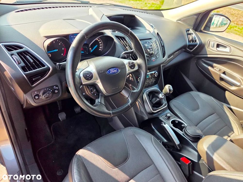 Ford Kuga 2.0 TDCi 2x4 Titanium - 25