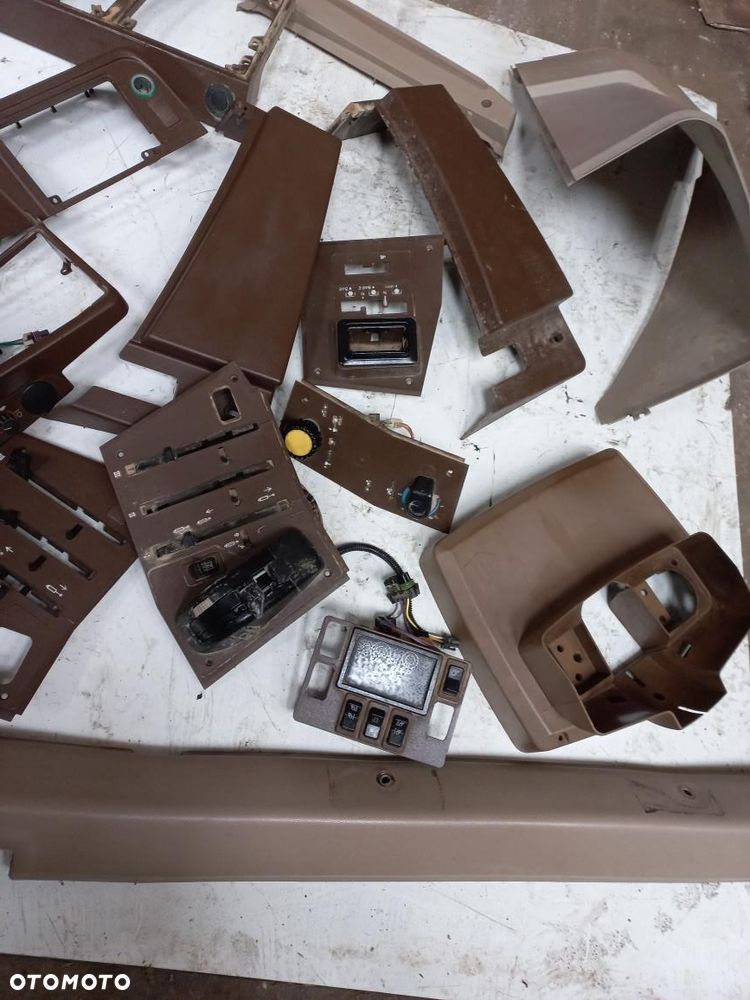 Części Kabiny JOHN DEERE plastiki,błotniki,ehr,sterownik,wiązka elektryczna,6020,6120,6220,6320,6420,6520,6620,6820,6920,tunel,nawiew,tapicerka,wyposarzenie wnętrza,goła kabina,szkielet. - 4