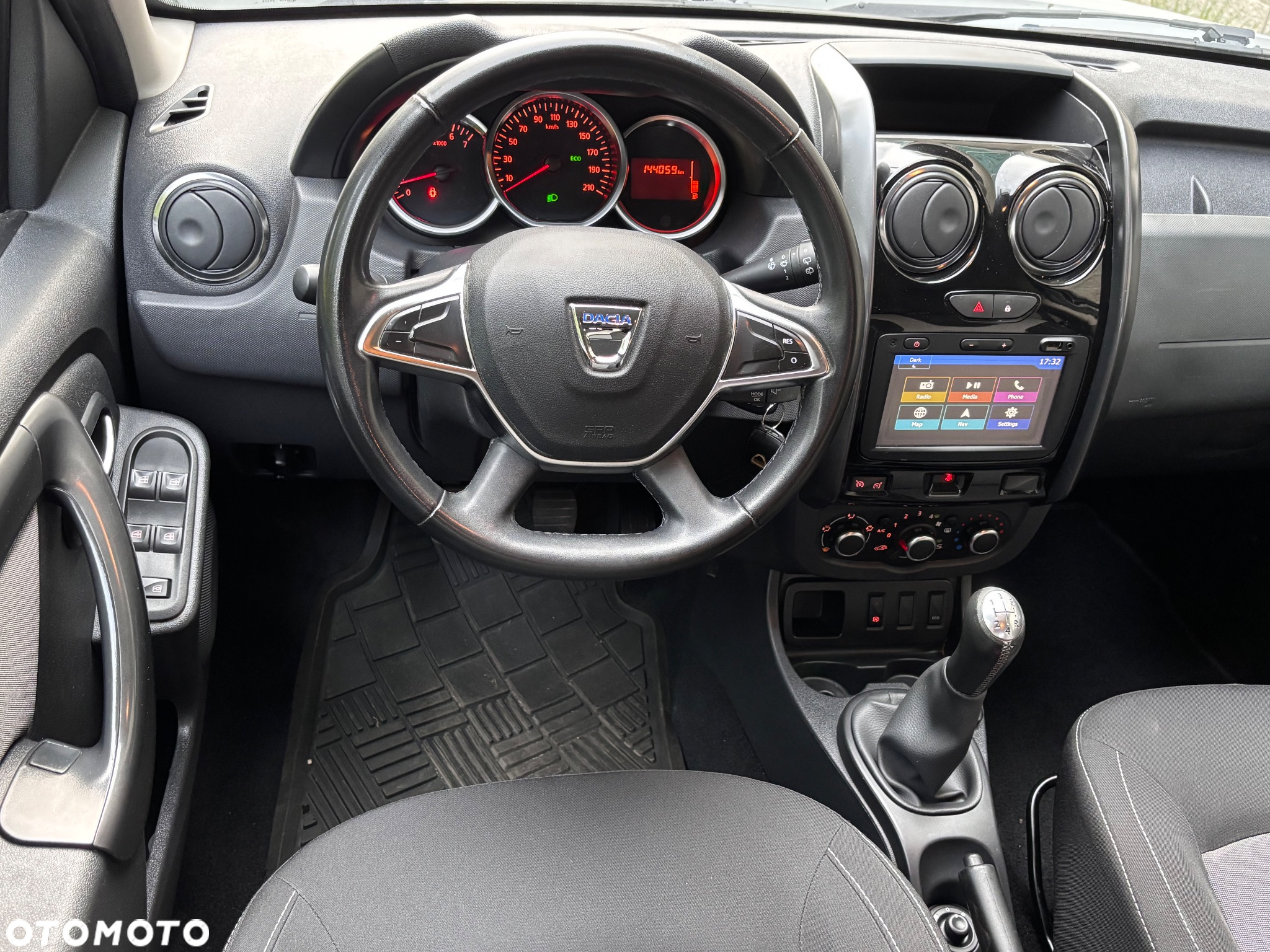 Dacia Duster 1.6 SCe Blackshadow S&S - 12
