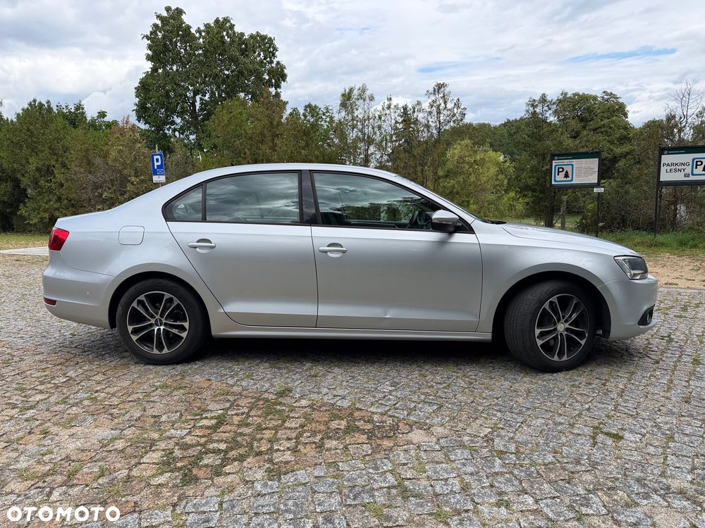 Volkswagen Jetta 2011 photo 2