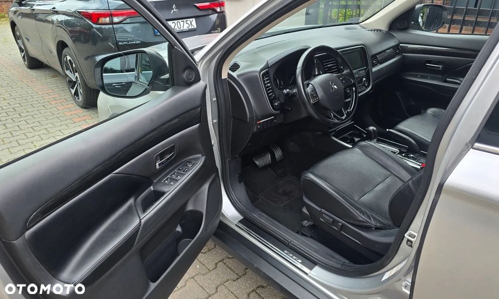 Mitsubishi Outlander - 12