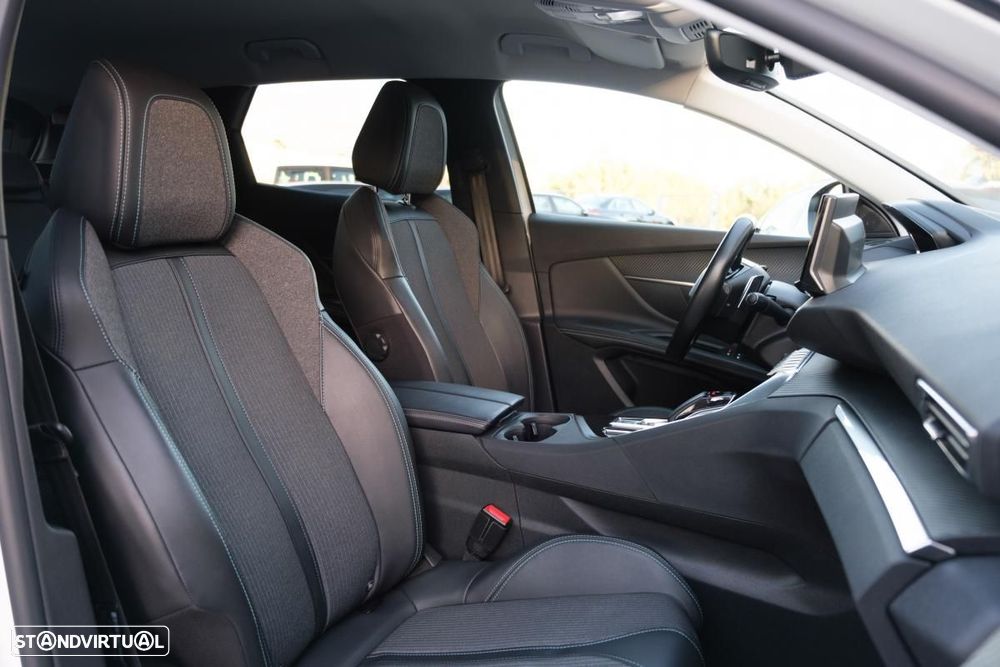 Peugeot 3008 225 e-EAT8 Allure - 22