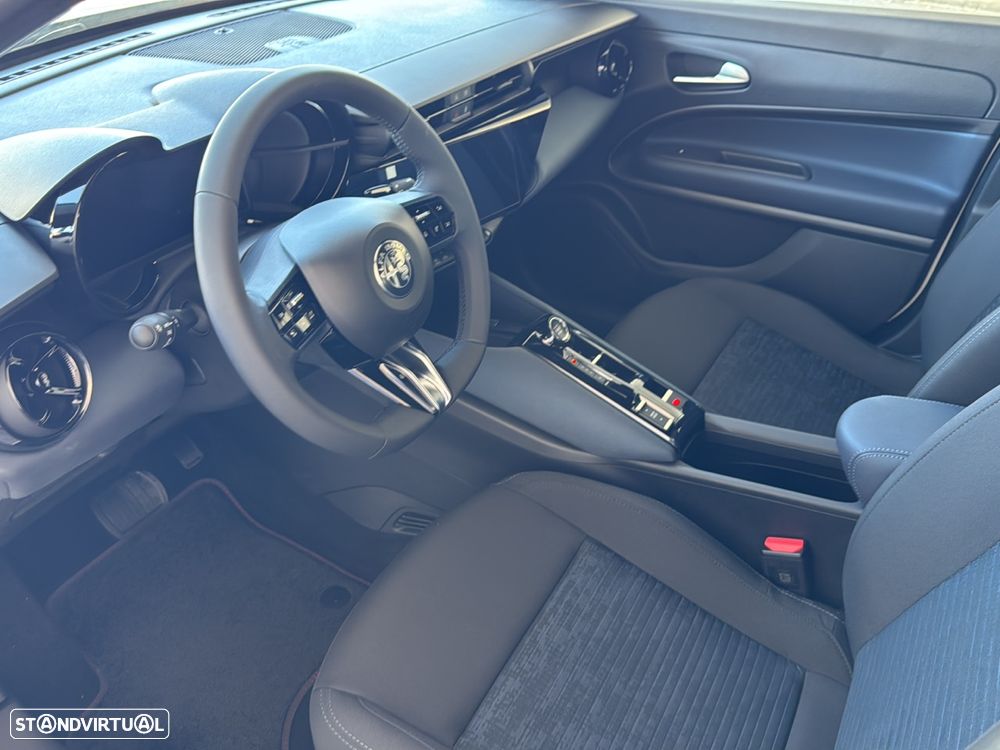 Alfa Romeo Junior 1.2 eDCT6 - 13