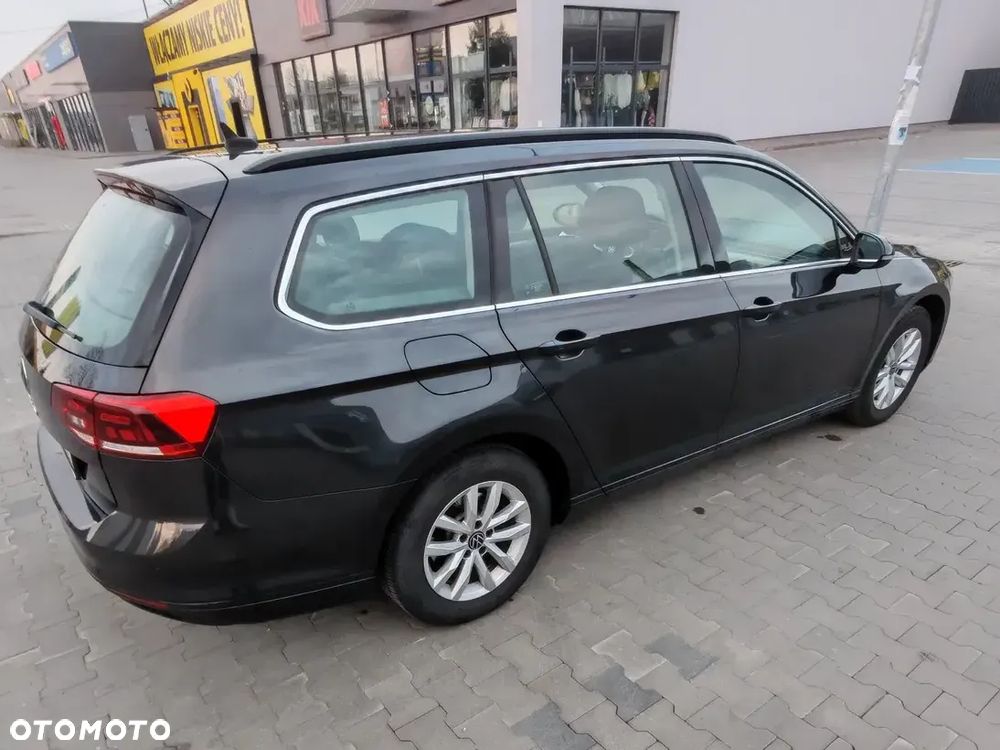 Volkswagen Passat 2.0 TDI SCR Comfortline - 14
