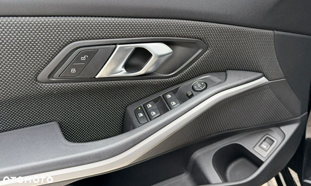 BMW Seria 3 - 33