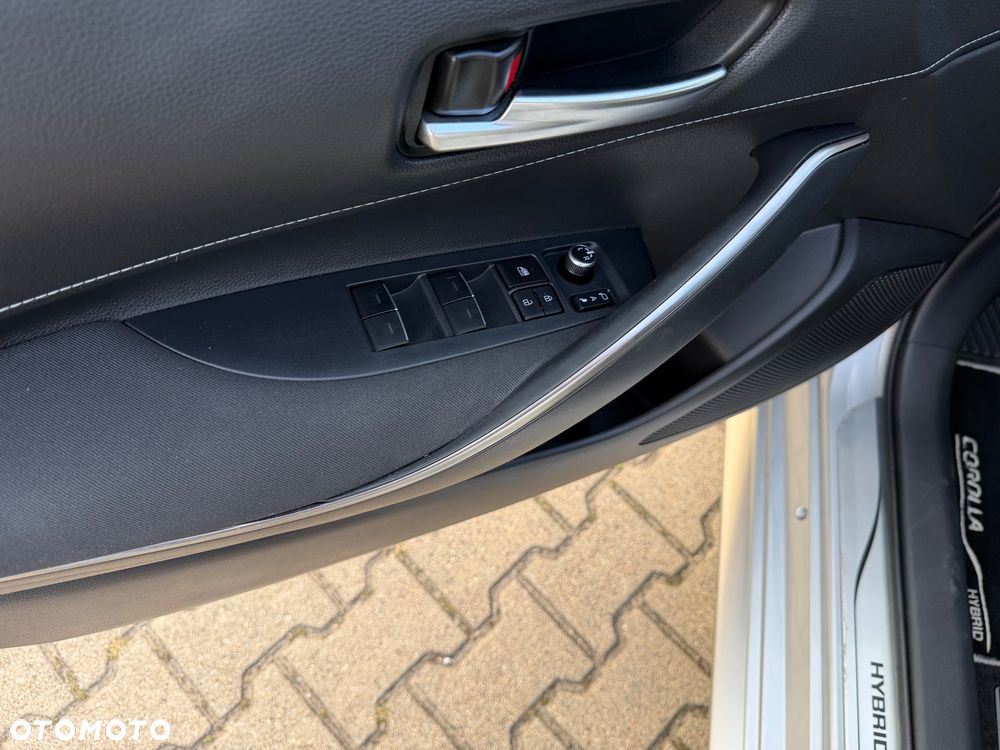 Toyota Corolla 2.0 Hybrid Executive - 24