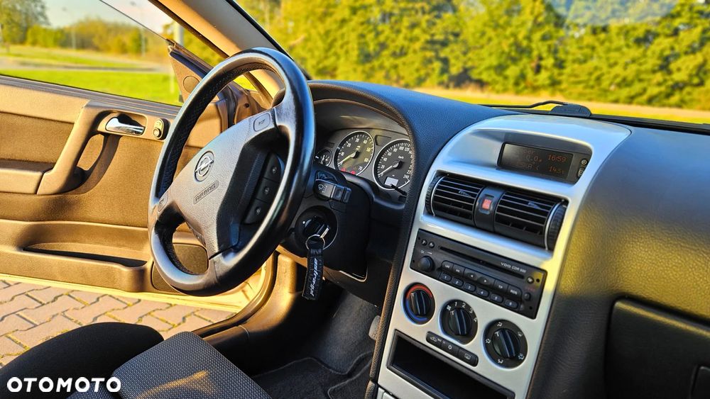 Opel Astra 1.8 Sport - 9