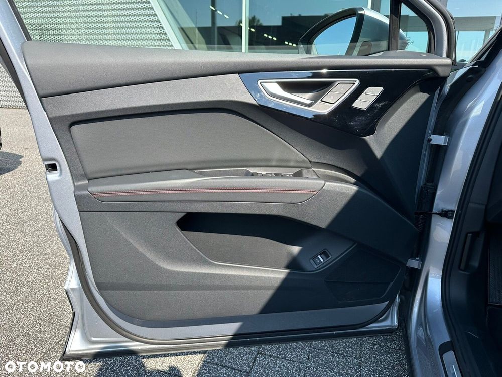 Audi Q4 e-tron - 12