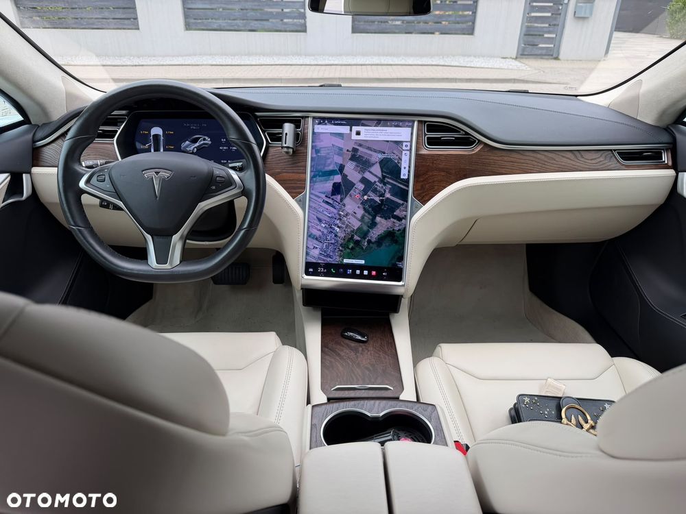 Tesla Model S - 17