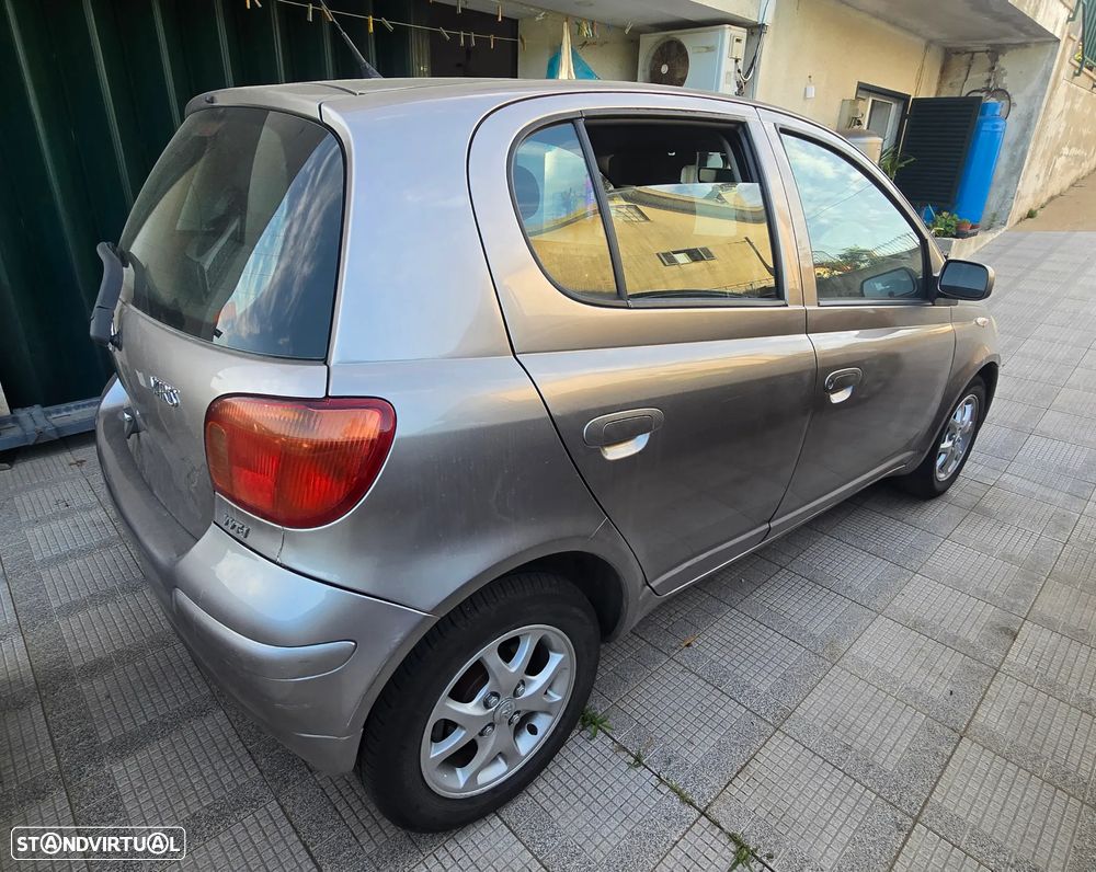 Toyota Yaris 1.0 Sol AC - 8