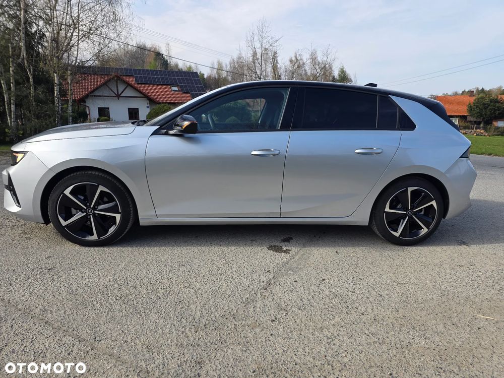 Opel Astra 1.2 Turbo Automatik GS - 2