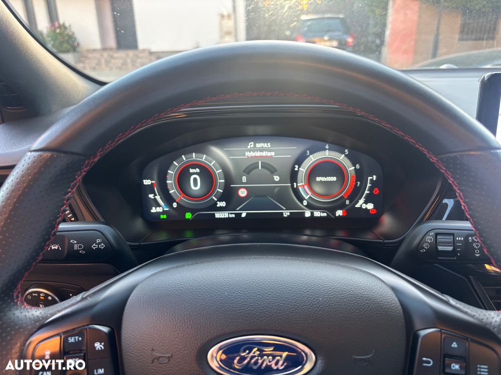 Ford Focus 1.0 EcoBoost 6MT MHEV ST-Line X - 18