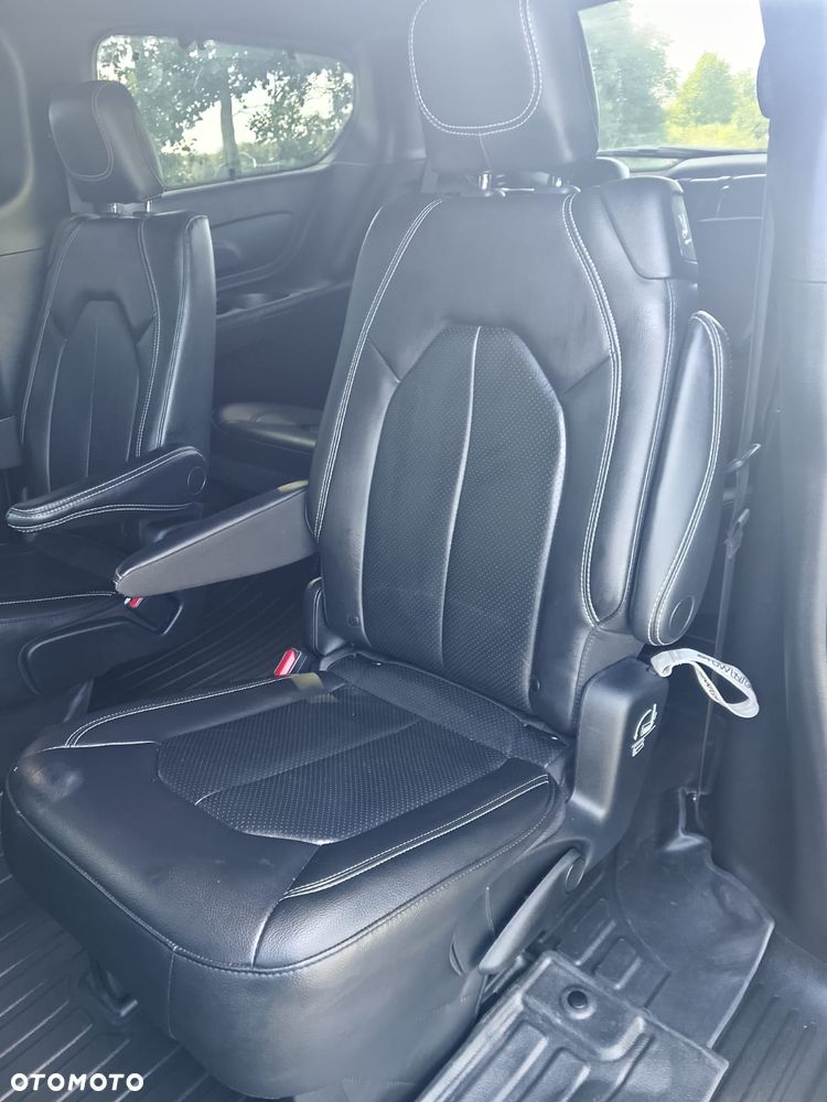Chrysler Pacifica - 13