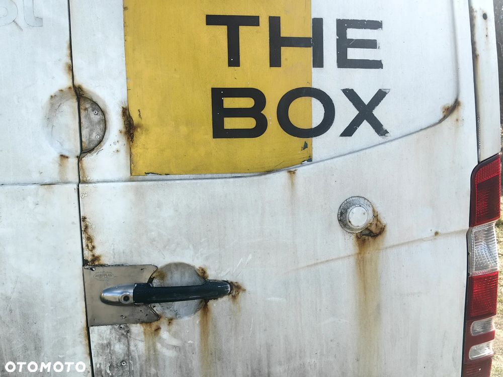 Mercedes-Benz Sprinter - 12