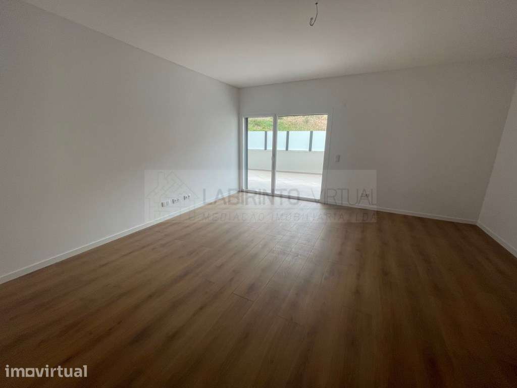 Vende-se magníficos T3 novos com terraço e garagem, nas Colinas do ... - Grande imagem: 3/13