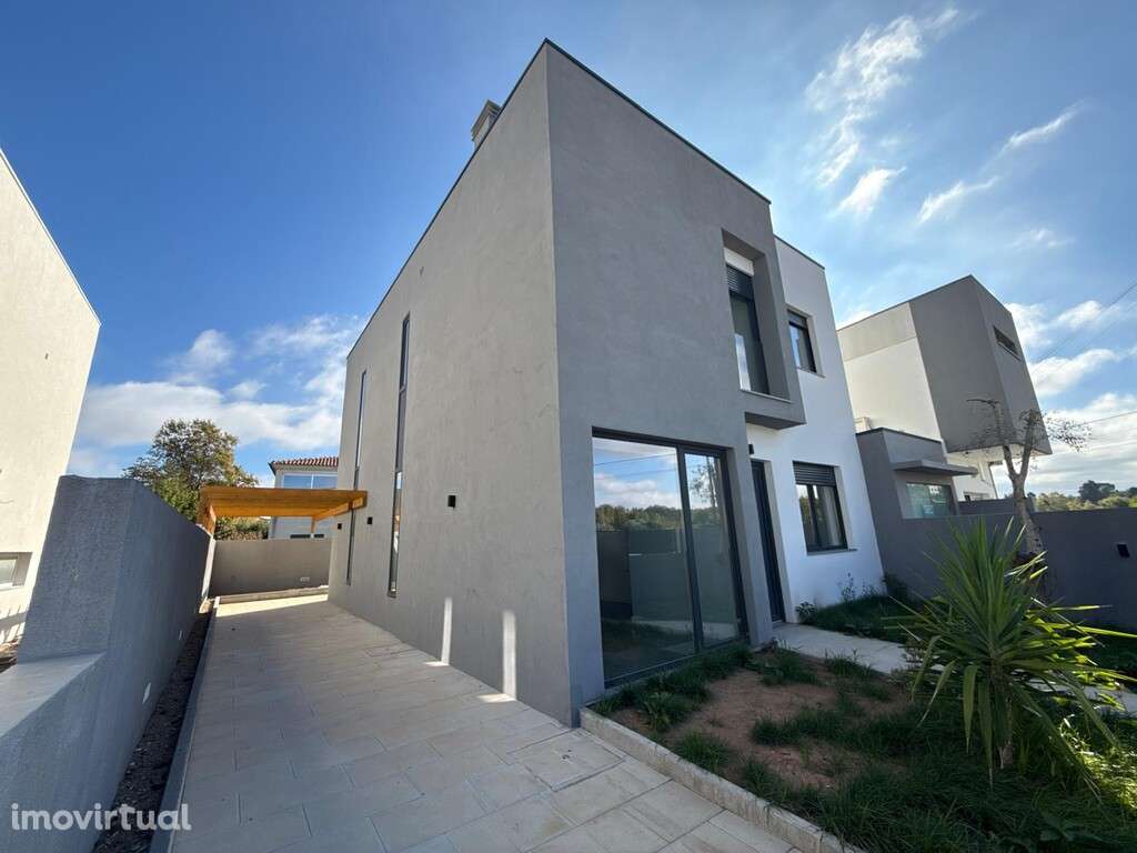 Moradia Geminada M4 com garagem em zona de  Agueda - Grande imagem: 2/22