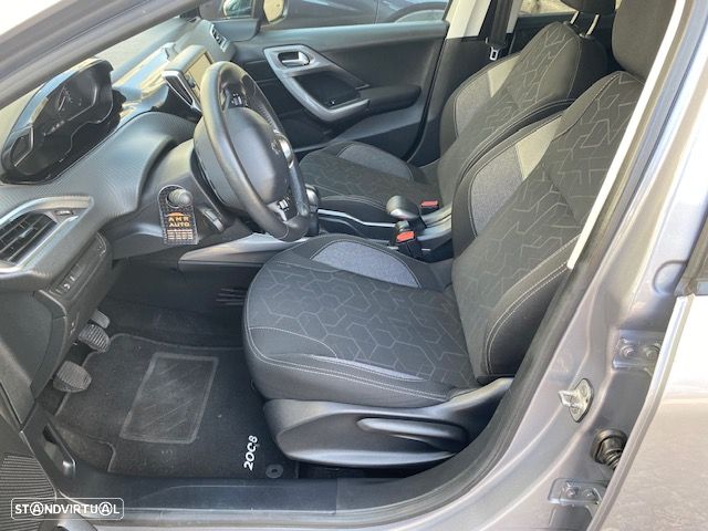 Peugeot 2008 1.2 PureTech Style - 4