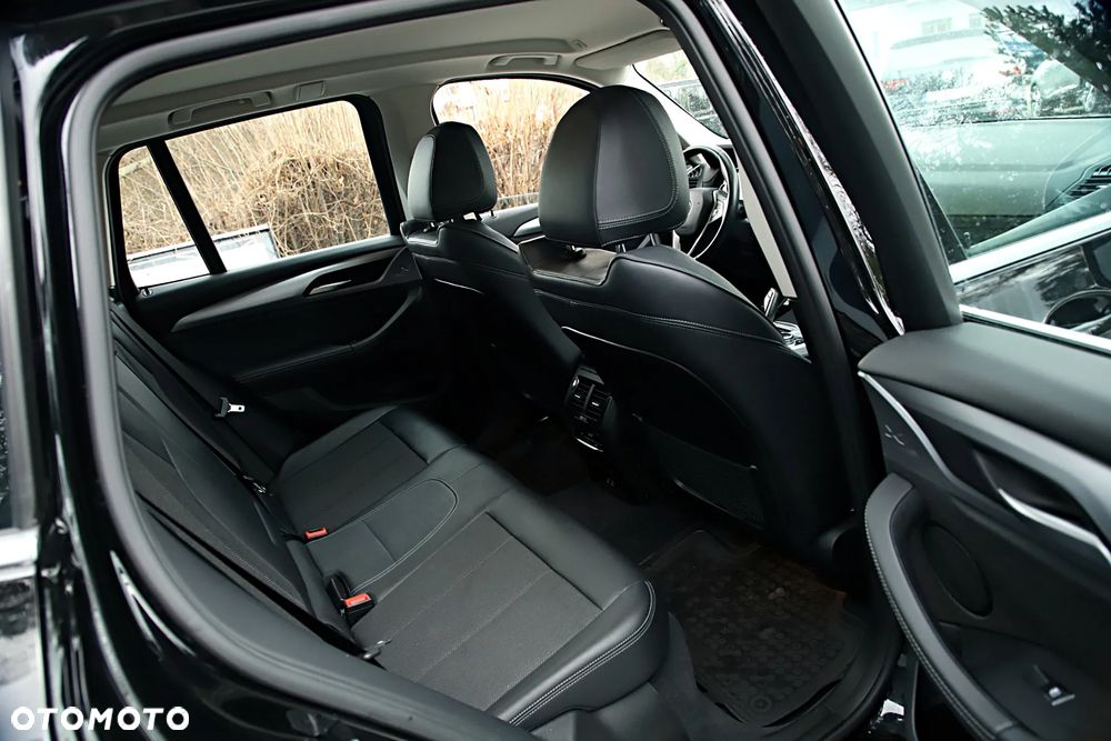 BMW X3 xDrive20i GPF Advantage - 24
