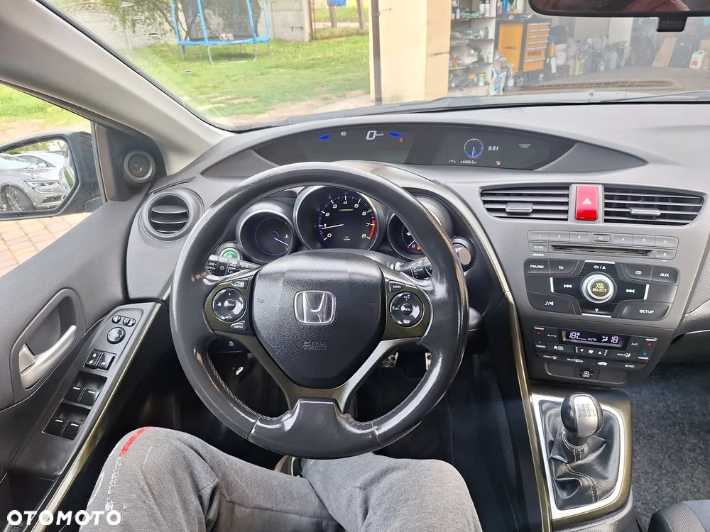 Honda Civic 1.8 i-VTEC Executive Black Edition - 12
