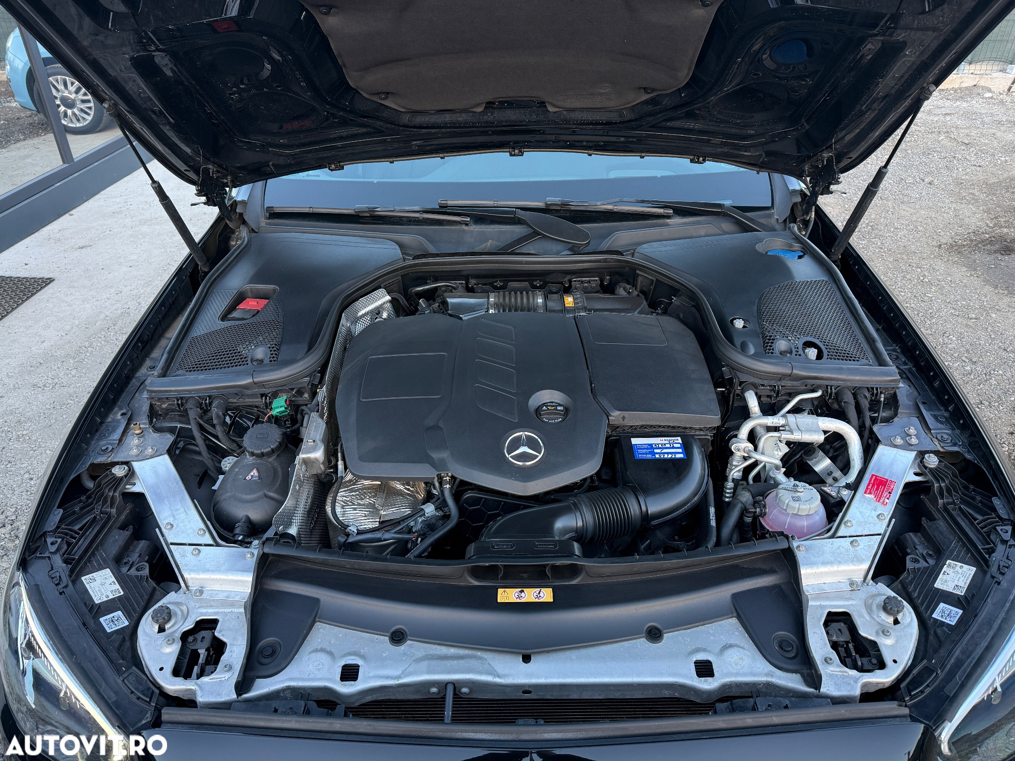 Mercedes-Benz E 300 de 4Matic 9G-TRONIC Night Edition - 32
