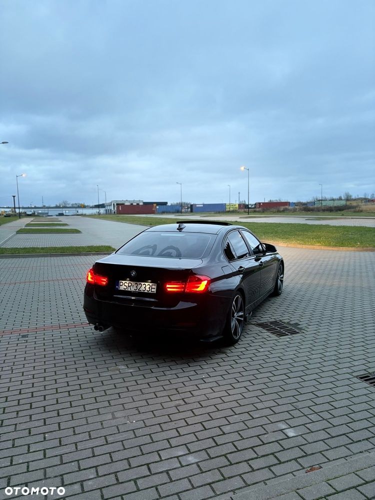 BMW Seria 3 328i xDrive Luxury Line - 13