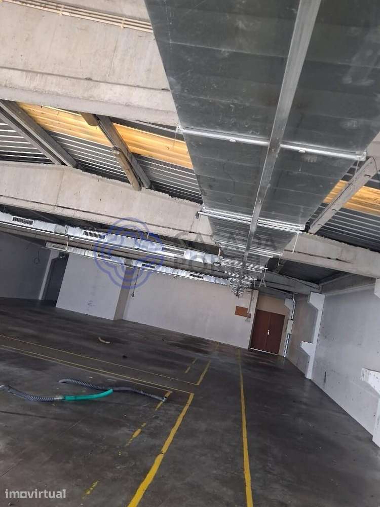 Armazém para Arrendamento | 957 m2 | Comércio e Indústria | Touguinhó - Grande imagem: 2/27