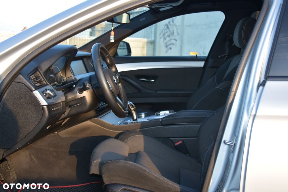 BMW Seria 5 530d xDrive - 33