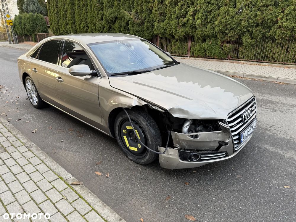 Audi A8 2012 photo 3