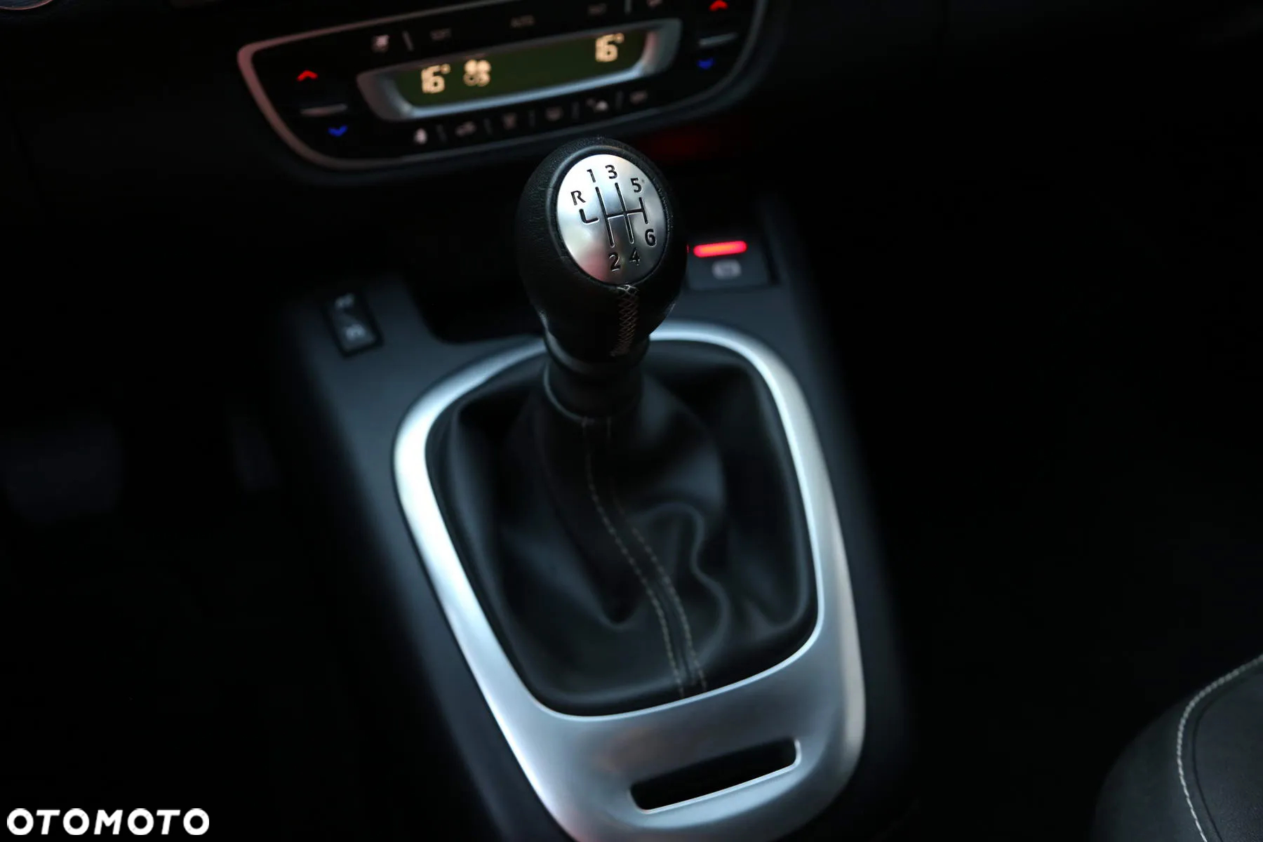 Renault Grand Scenic ENERGY TCe 130 S&S Bose Edition - 30