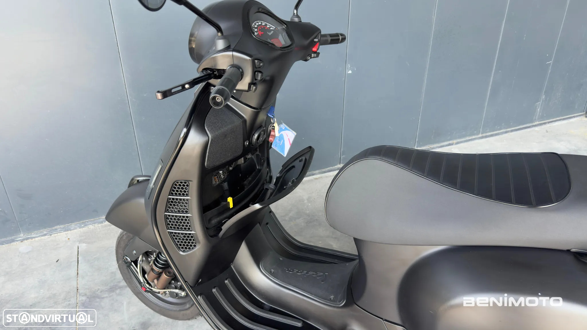 Vespa GTS Super 300 Notte - 9