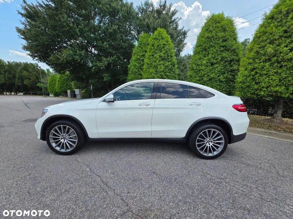 Mercedes-Benz GLC 300 4Matic 9G-TRONIC AMG Line - 2