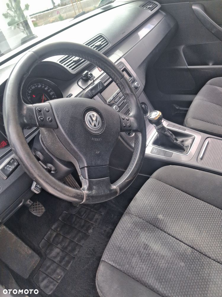 Volkswagen Passat 1.9 TDI Comfortline - 4