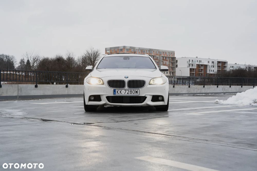 BMW Seria 5 520d xDrive - 16