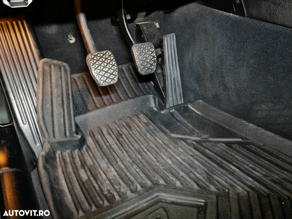 BMW Seria 3 318i Touring Edition Exclusive - 38